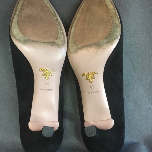 Prada kitten heel, velvet pumps. - Picture 3 of 5
